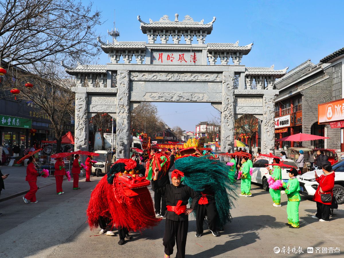 新春随手拍|巨龙雄狮街头贺新春，马年马头古镇迎盛景