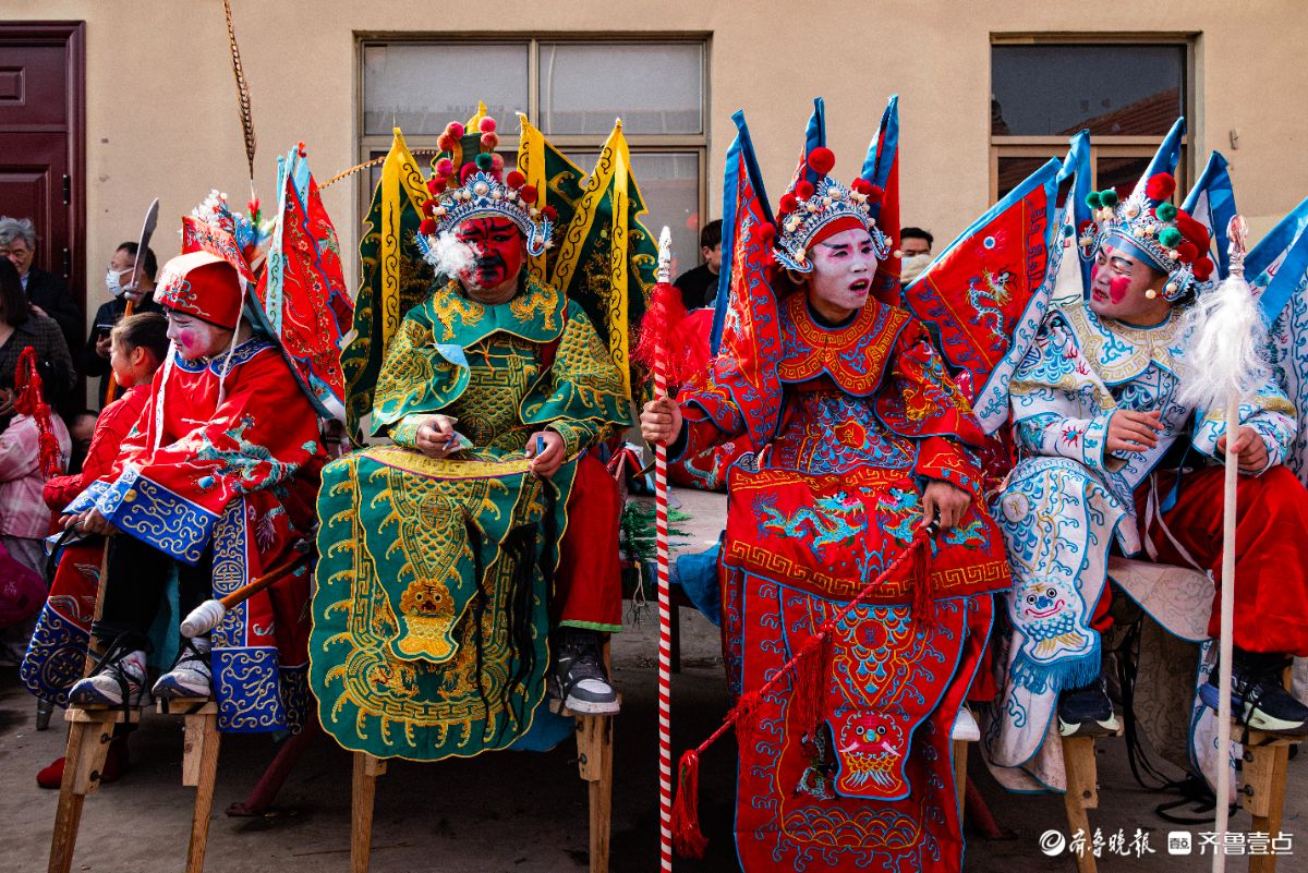 正月初五，沂水县诸葛镇大峪村“送火神”