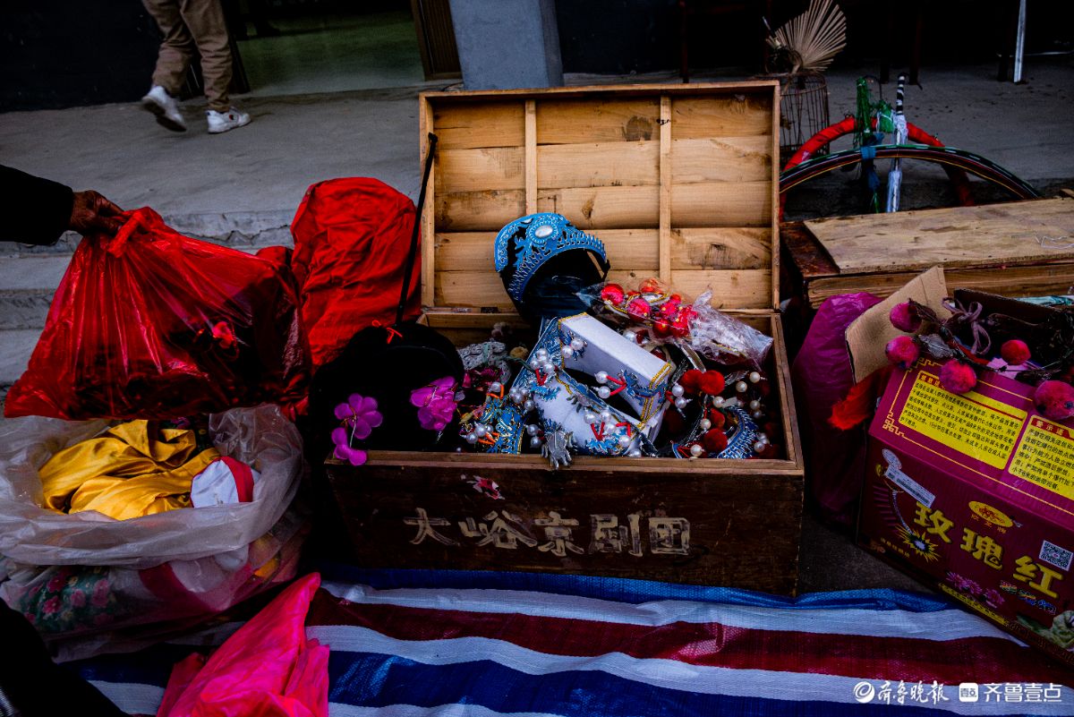 正月初五，沂水县诸葛镇大峪村“送火神”