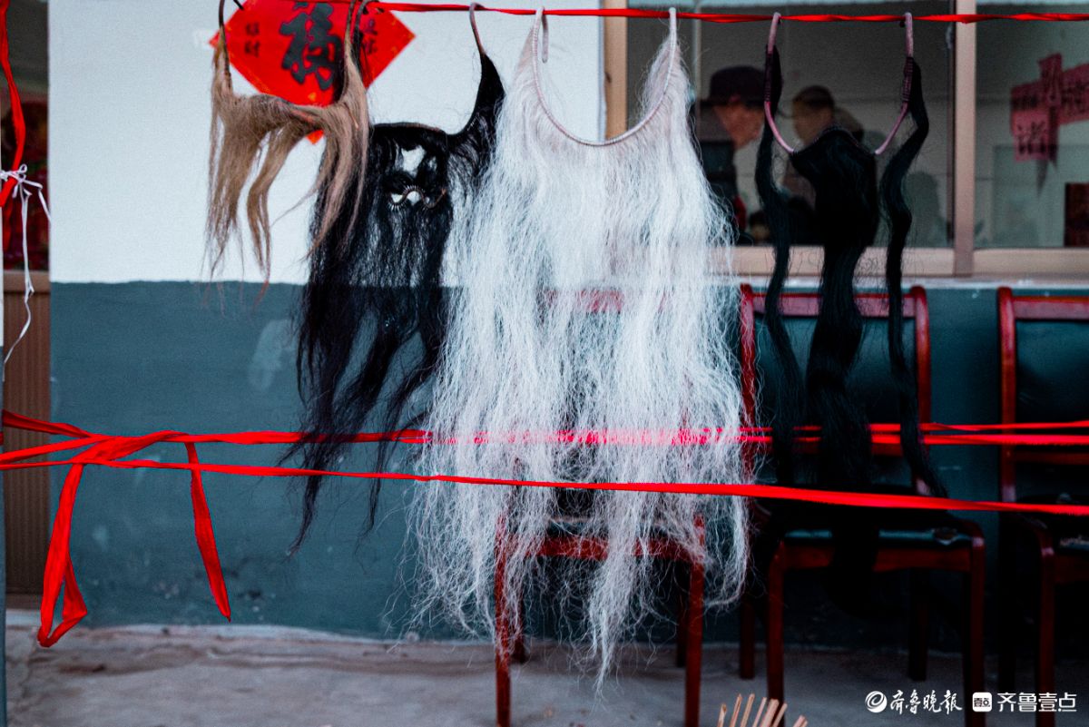 正月初五，沂水县诸葛镇大峪村“送火神”