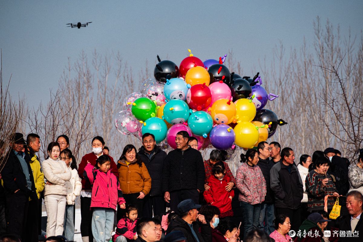 正月初五，沂水县诸葛镇大峪村“送火神”