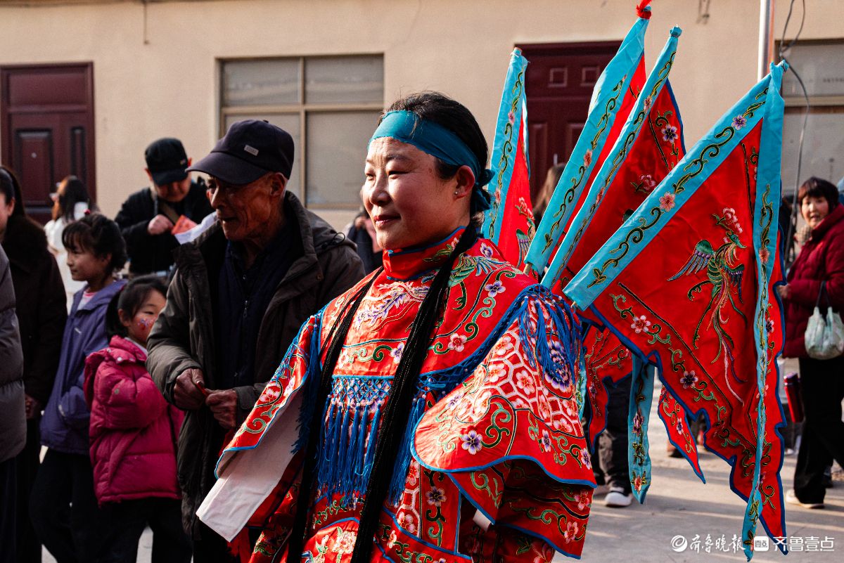正月初五，沂水县诸葛镇大峪村“送火神”