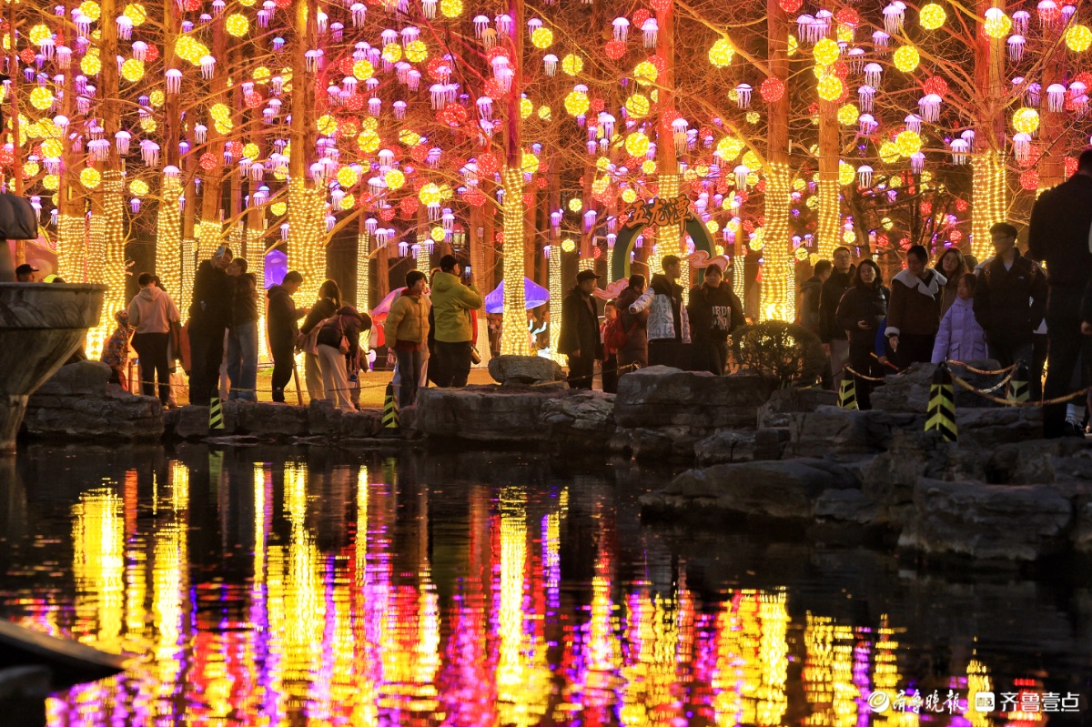 花灯璀璨映泉城，五龙潭里年味浓