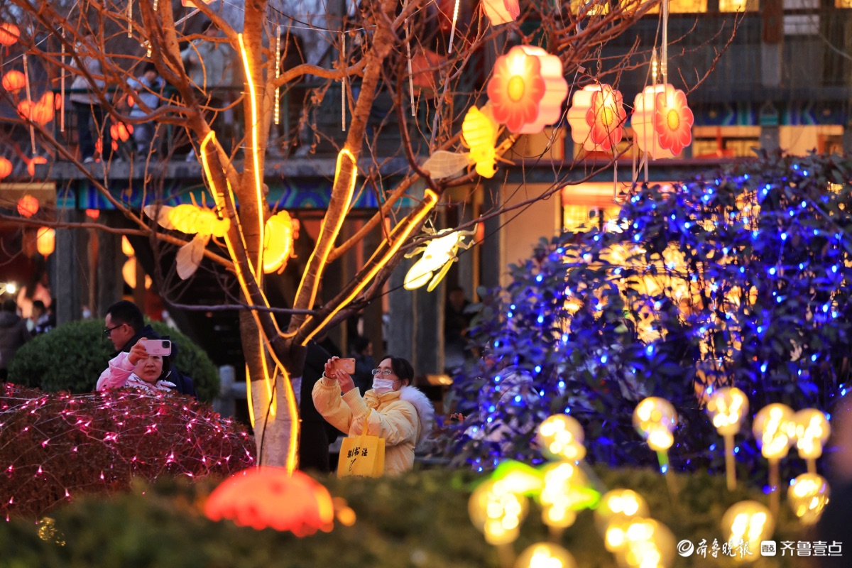 花灯璀璨映泉城，五龙潭里年味浓