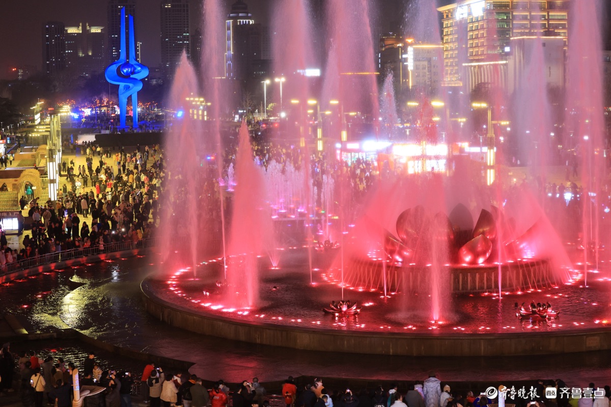 泉城"大客厅" 喷泉迎客来