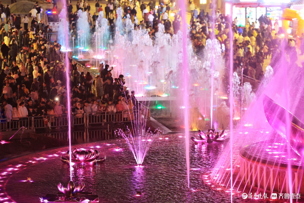 泉城"大客厅" 喷泉迎客来