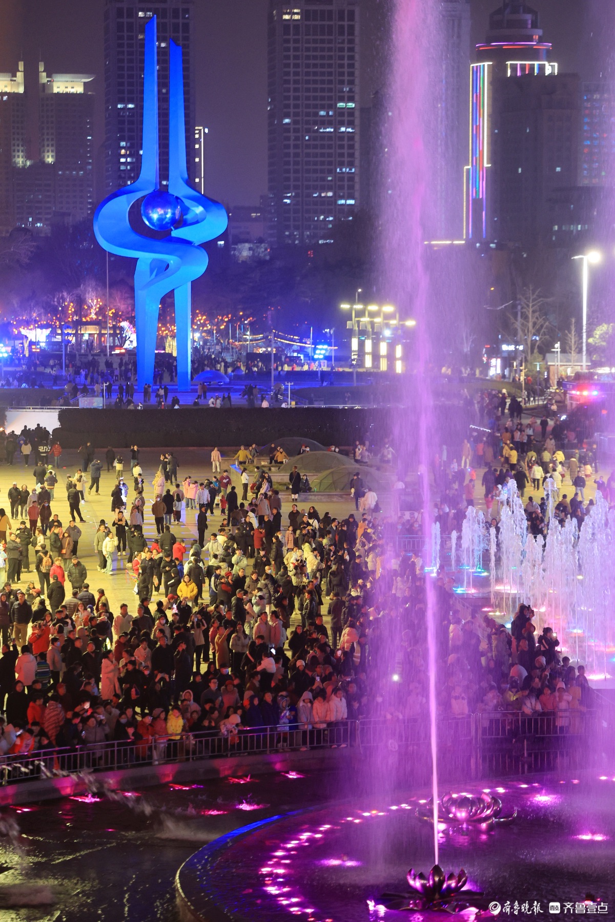 泉城"大客厅" 喷泉迎客来