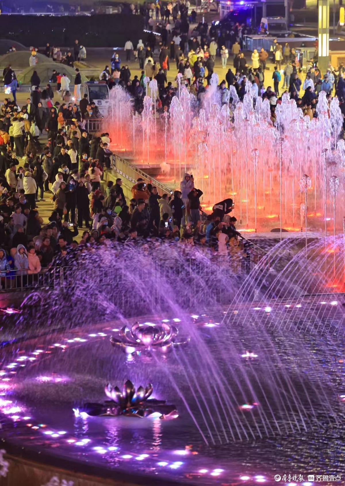 泉城"大客厅" 喷泉迎客来