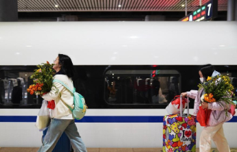 全国铁路迎来返程客流最高峰