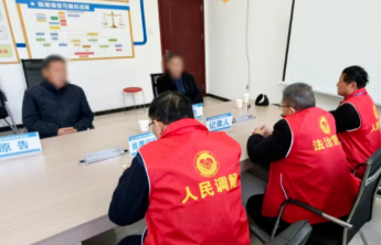 新春走基层丨乡间一抹红马甲，专解群众“心头烦”