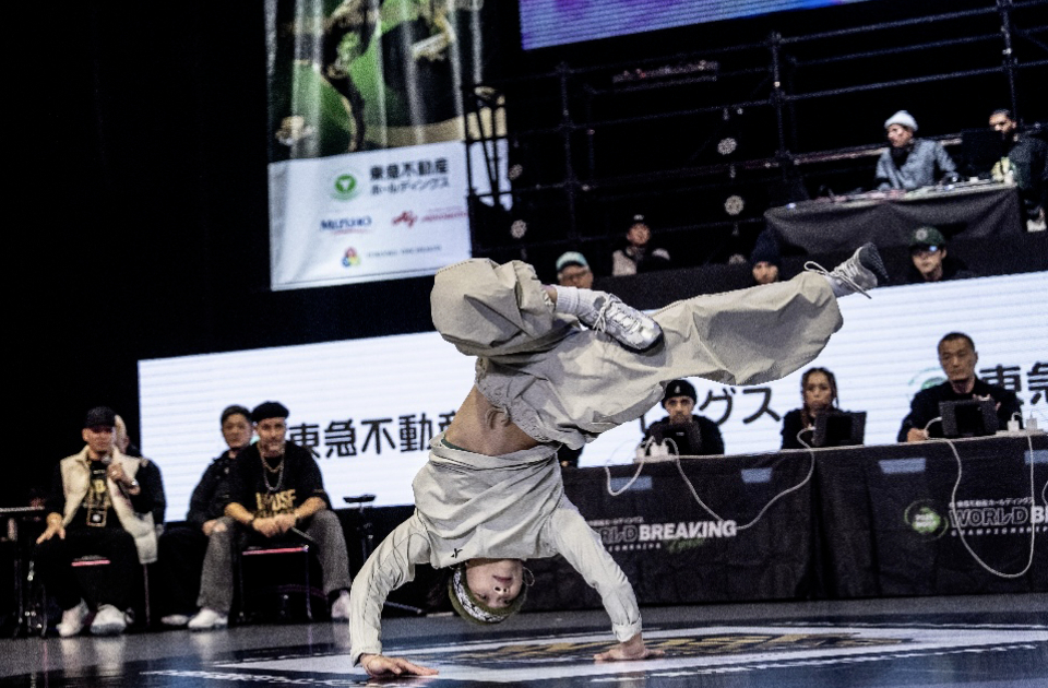 17岁霹雳舞世界冠军在春晚领舞，这位山东姑娘的故事值得一读