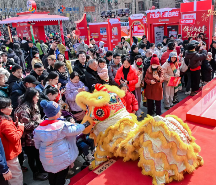 从传统糖球到创意美食，从民俗表演到马年元素打卡，从消费惠民到一站式全民购，齐鲁壹点专栏带你解锁糖球会的N种打开方式，寻味青岛最浓新春烟火。