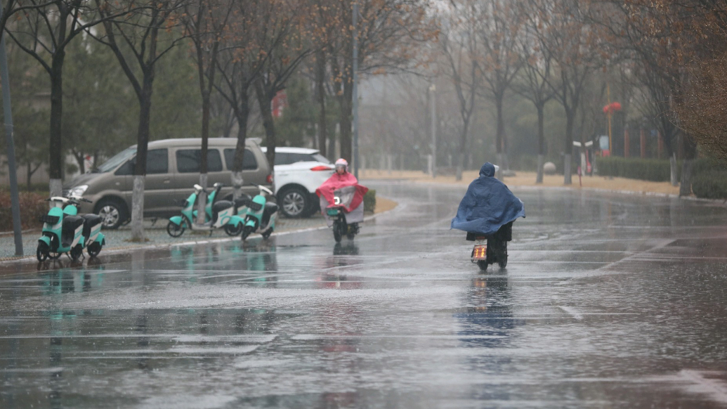 天气情报站|下雨啦！山东多地普降春雨，乍暖还寒及时添衣