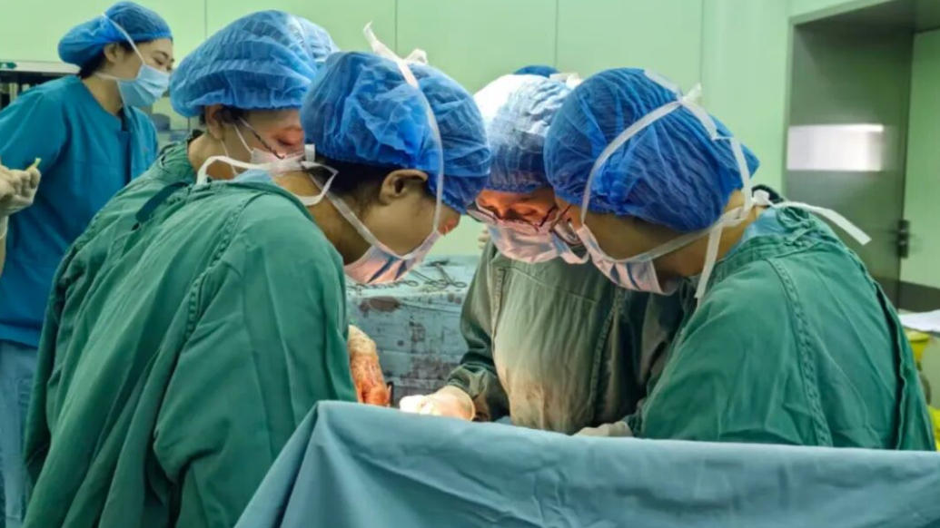 果然视频丨孕妇突发子宫破裂出血五千毫升，医院极限抢救挽回生命