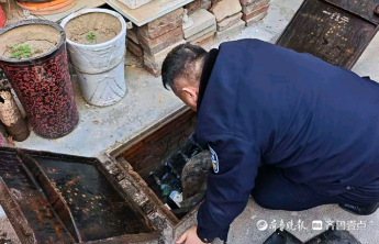 居民家中水管意外爆裂，济南民警紧急处置