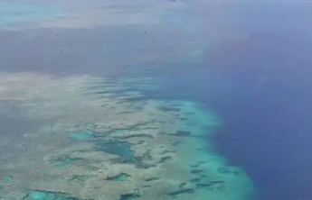 南部战区位中国黄岩岛领海领空及周边区域组织战备警巡