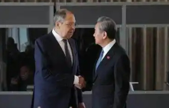 王毅同俄罗斯外长拉夫罗夫通电话