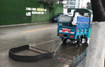 情报站|厉害了！泰安环卫工人自制清除积水“神器”，省时又省力