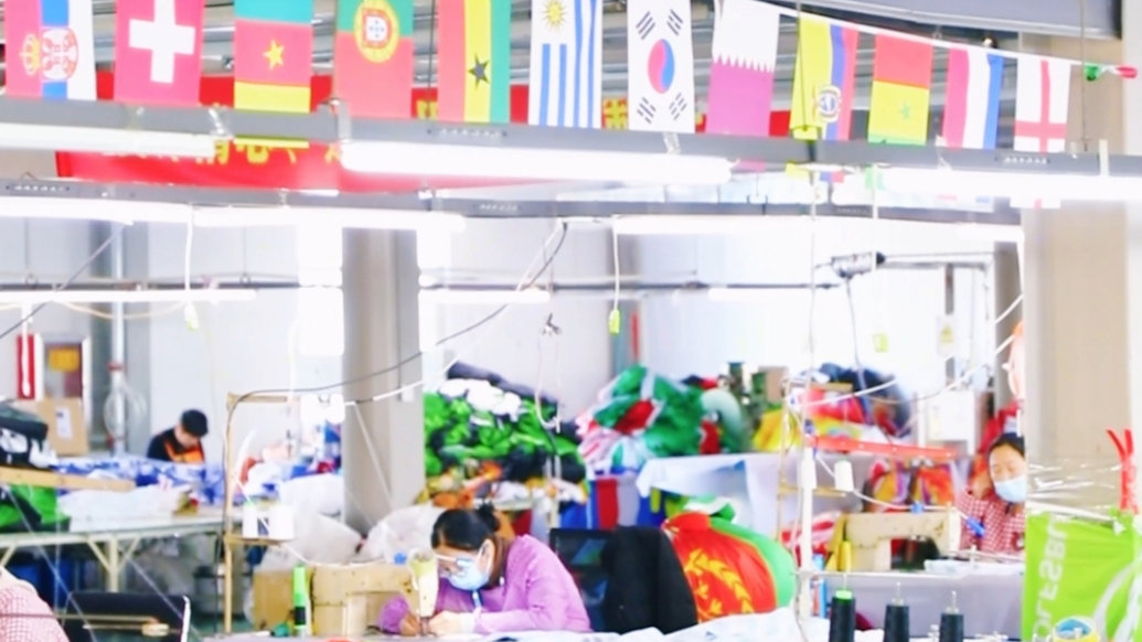 果然视频｜数千万面“即墨造”旗帜舞动世界杯