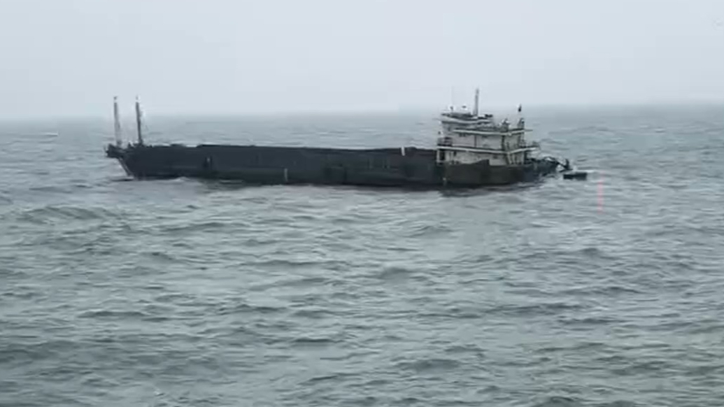 果然视频|船体断裂，8人遇险！现场画面直击惊心动魄救援时刻