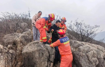 爬山恐高报警求助，不必轻言“浪费资源”