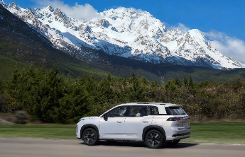 10.28万起，210km大电池增程+五连杆，掀翻混动市场