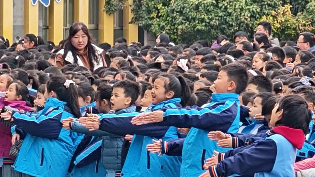 果然视频丨诗朗诵铿锵有力，同学们精神饱满，泰安市第一实验学校开学典礼满屏都是向上的青春力量