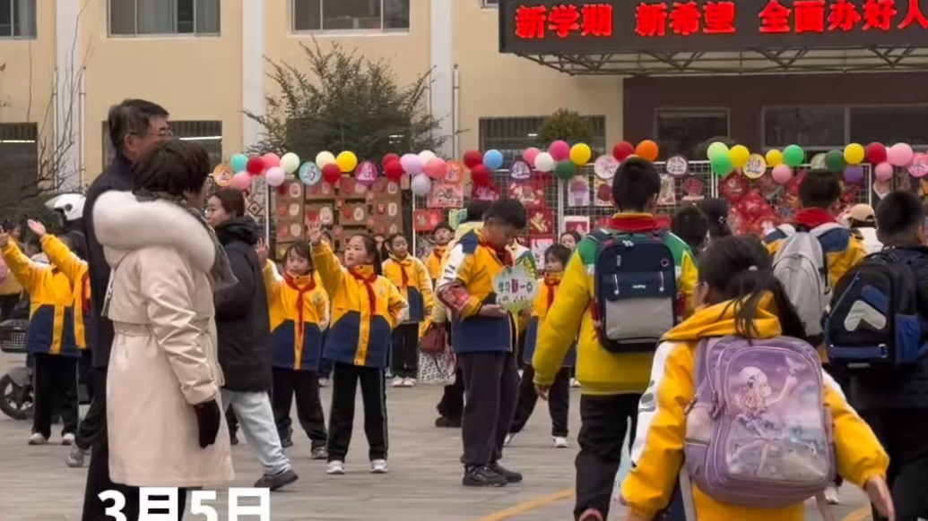 果然视频｜纸飞机载期许，歌声伴新程，泰安市实验学校暖心开学