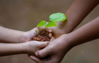 政府工作报告提出，加强初婚初育家庭住房保障