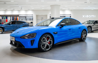 新小米SU7卡布里蓝与赤霞红实拍亮相 