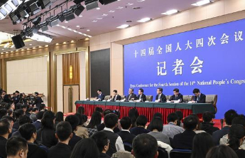 商务部部长：马年春节假期线下实体消费增速近年来首次反超线上