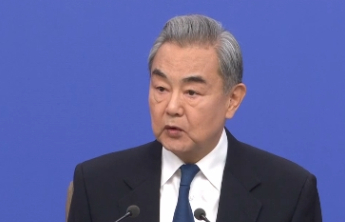 王毅：中国外交是全球乱局中不可替代的中流砥柱