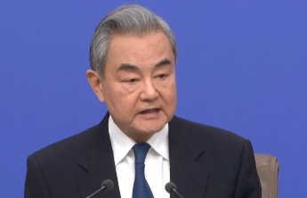 王毅谈经济全球化：脱钩断链最终将反噬其身