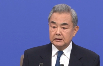 王毅：绝不允许任何人为殖民张目，为侵略翻案