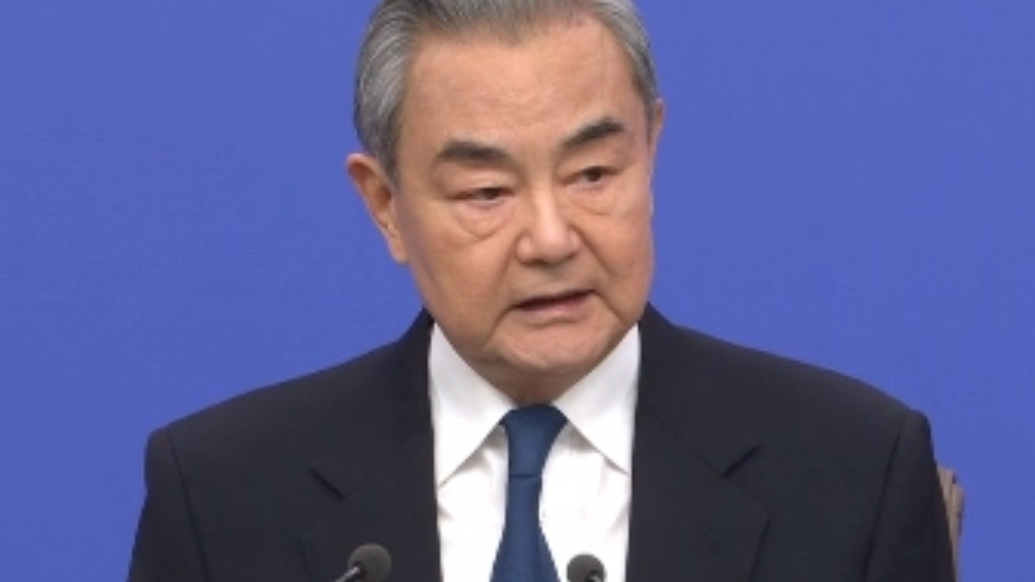 王毅谈外交为民：面前的世界乱象丛生，身后的祖国稳如泰山