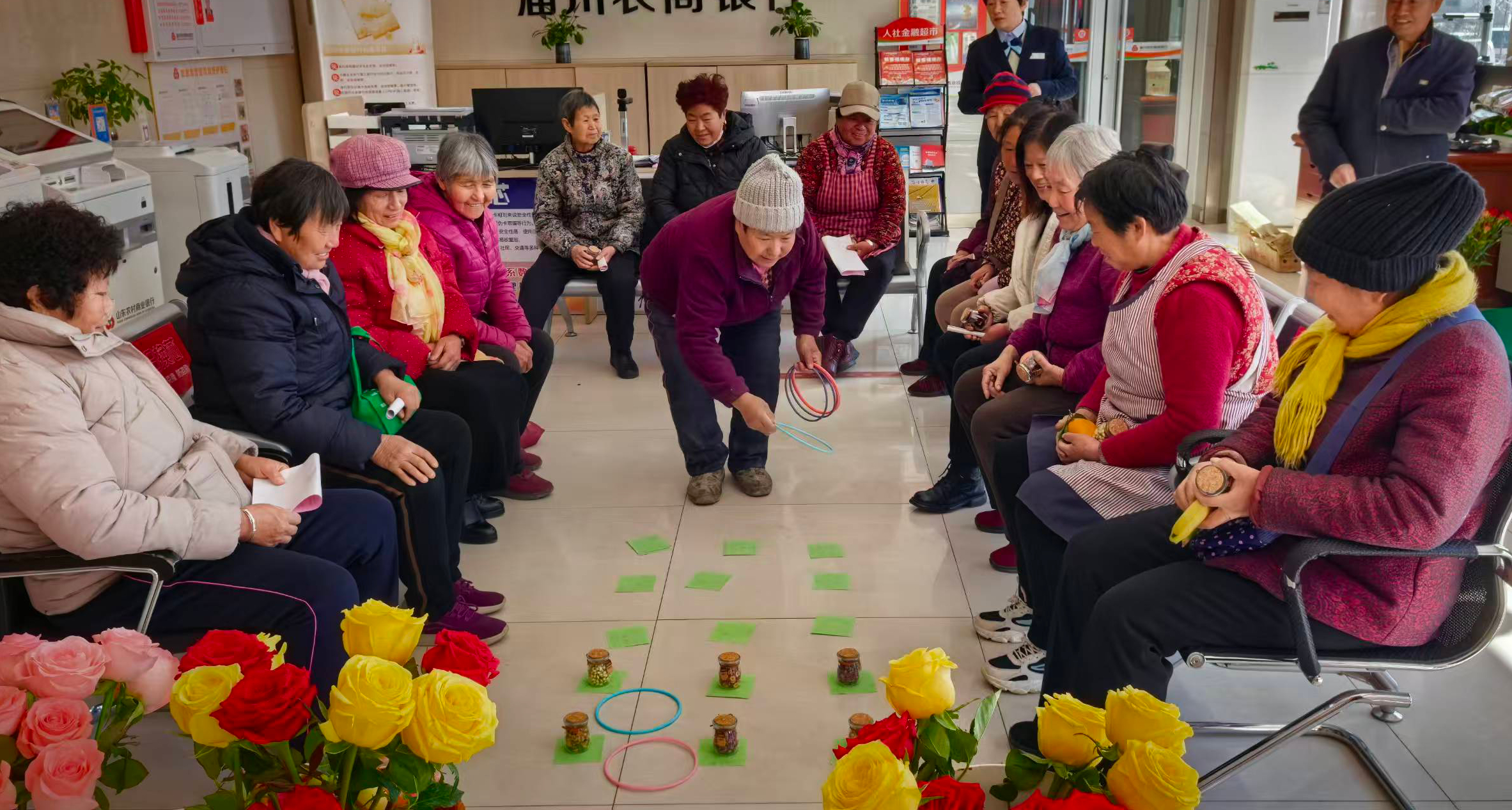  花香润“三八”，淄川农商银行张庄支行开展主题暖心活动