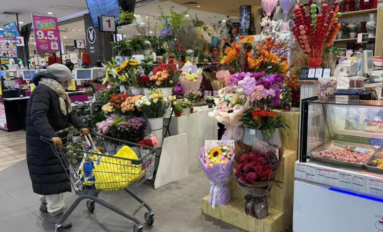 果然财经丨她经济催热春日市场，撑起消费“半边天”