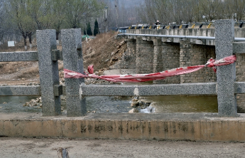 情报站·随手拍|济南玉符河土屋村段桥面栏杆损坏，市民盼修复！