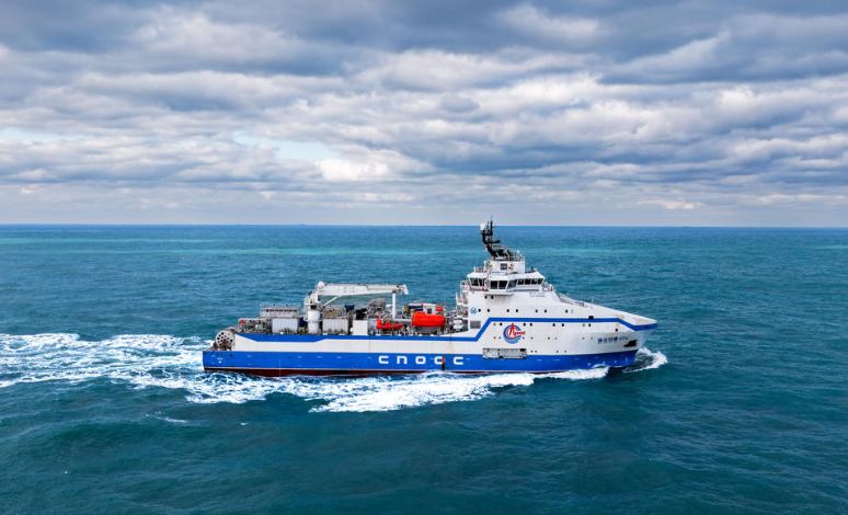 我国首艘自主设计建造的集成式大型压裂船交付