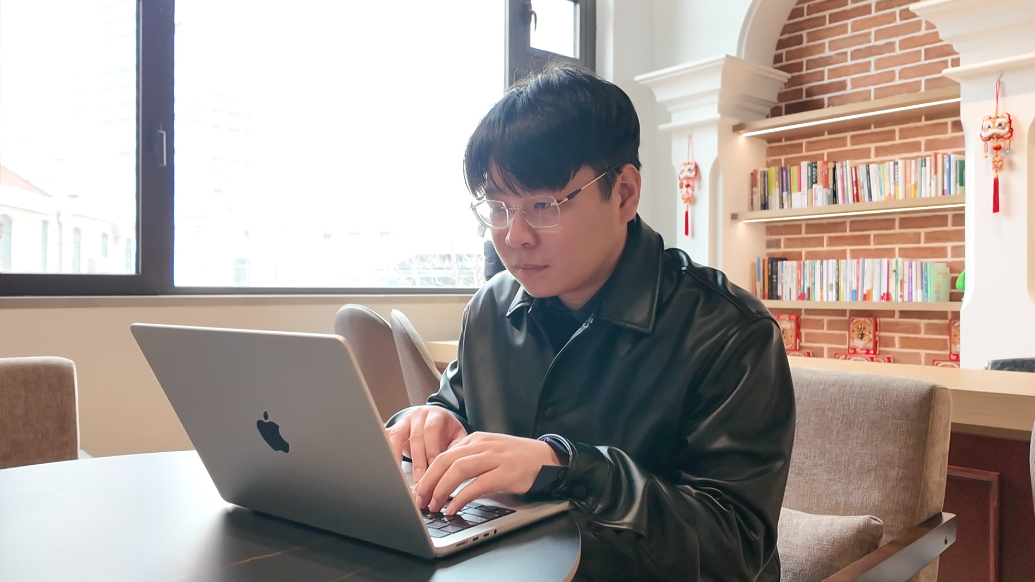 果然视频｜AI写代码提效十倍！这位算法工程师在青筹备一人公司