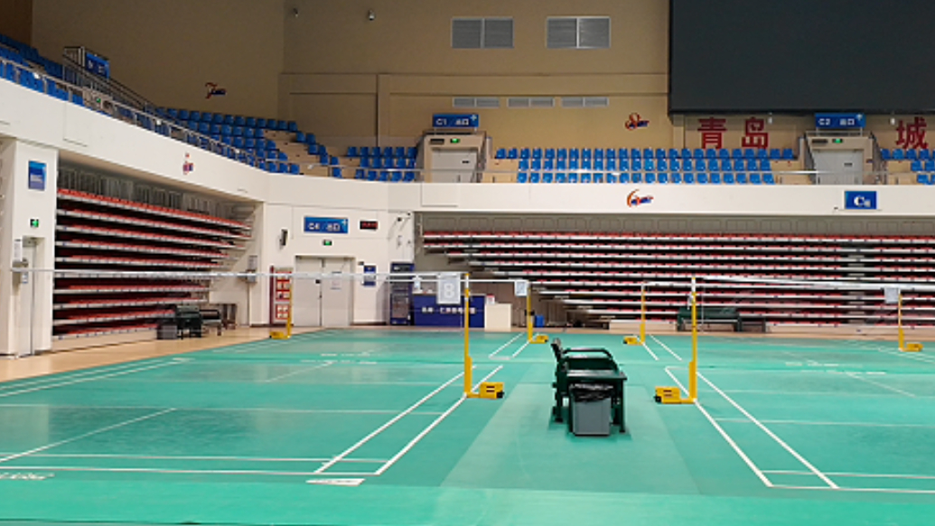 果然视频丨羽毛球10元畅打！城阳体育馆开放12片球场