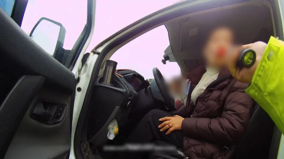 吊销驾照还敢开？日照一男子被交警当场查获