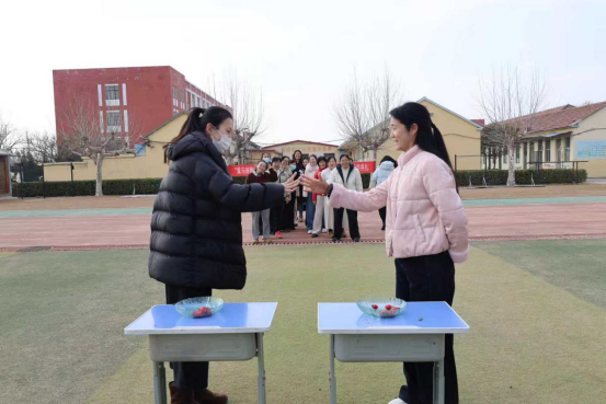 莒县长岭镇中心小学开展“三八”妇女节趣味运动会