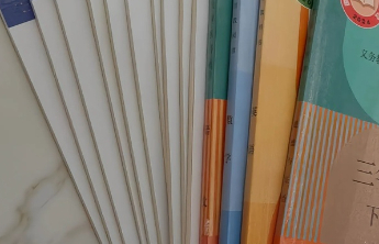 包书皮“逼疯”家长，爱护课本不必拘泥于“表皮”工作