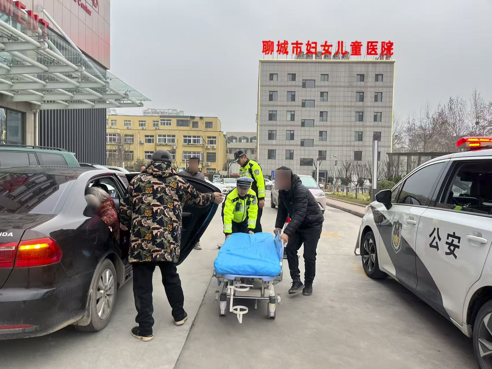 争分夺秒护生命！东昌府区交通管理大队紧急护送患病老人就医