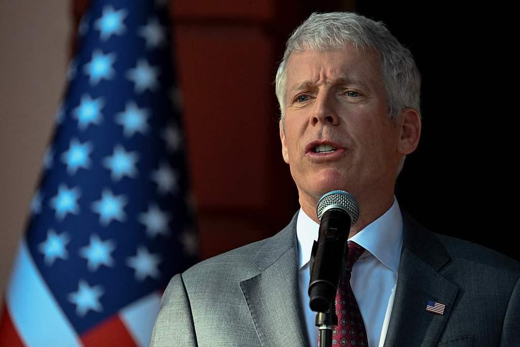 美官员称“海军护航油轮通过霍尔木兹海峡”后删帖，伊朗回应：纯属谎言