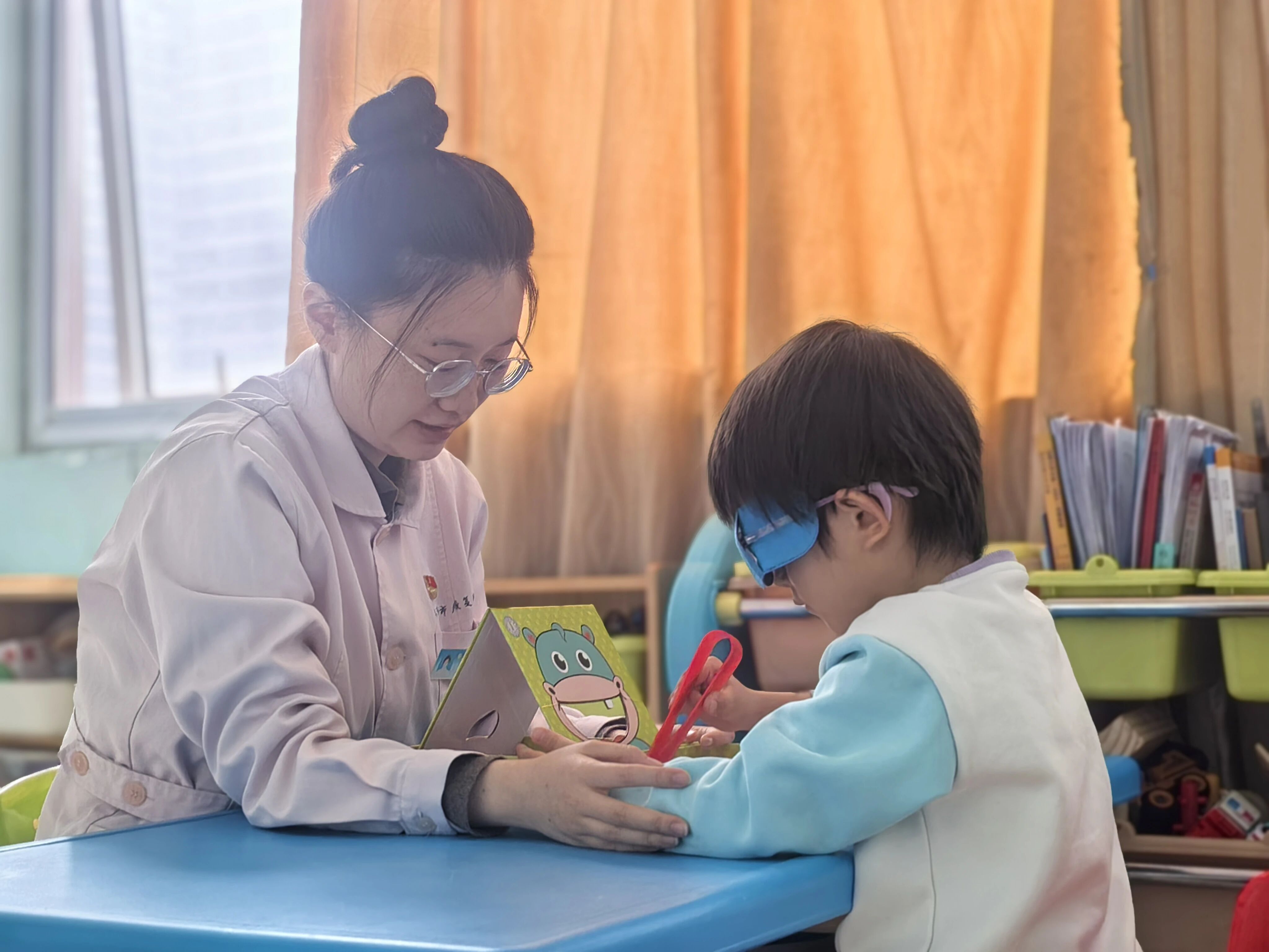 临沂市康复医院田园：牵着“星星的孩子”去散步
