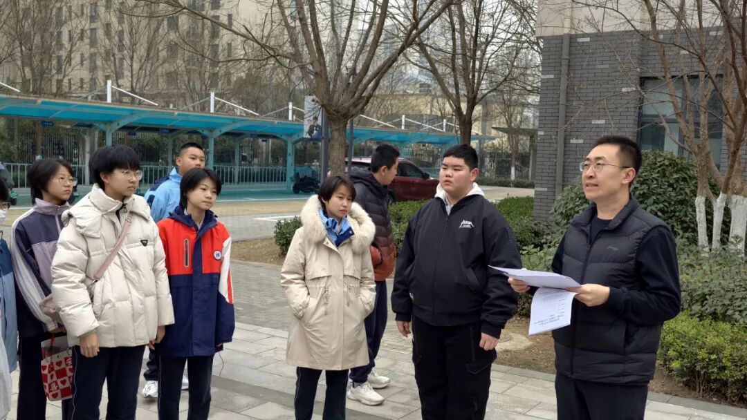 花灯映校园 趣味启新程 济南正丰中学开展赏花灯·猜灯谜活动