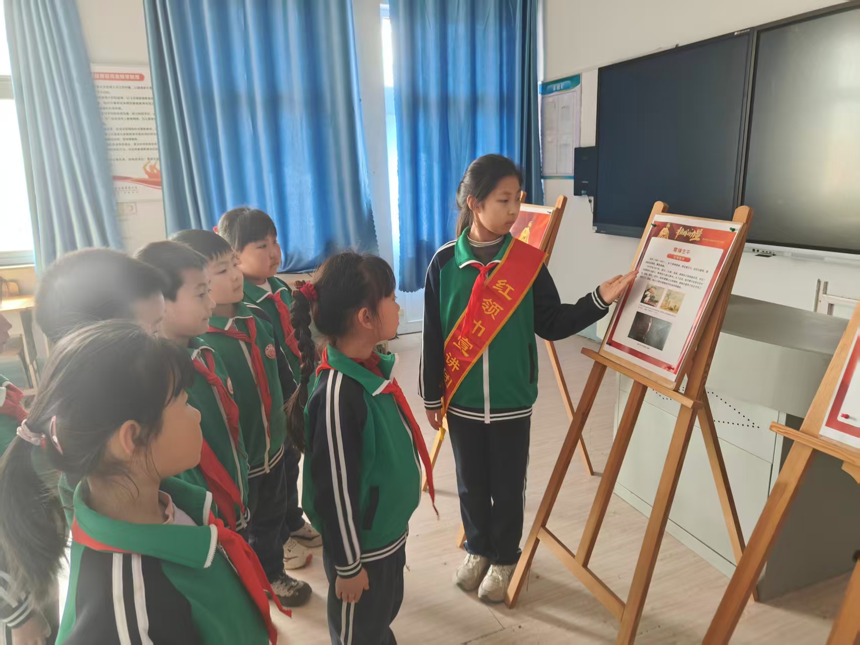 利津县陈庄镇薄家小学开展“榜样的力量——雷锋事迹和雷锋精神”主题展