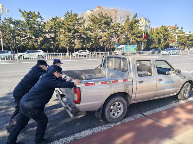 威海环翠特巡警大队：街头巷尾“警”色正浓